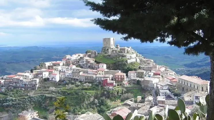 位於意大利南部卡拉布里亞省(Calabria)的小鎮貝爾卡斯特羅(Belcastro)，人口僅1,000多。(互聯網)