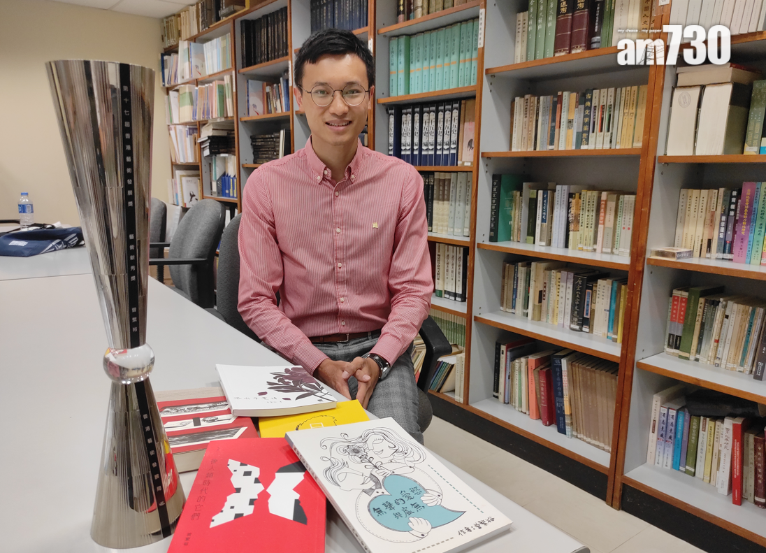 浸大中文系老師曾繁裕憑多部作品獲藝發局頒發藝術新秀獎（文學藝術）。(李朗僑攝)