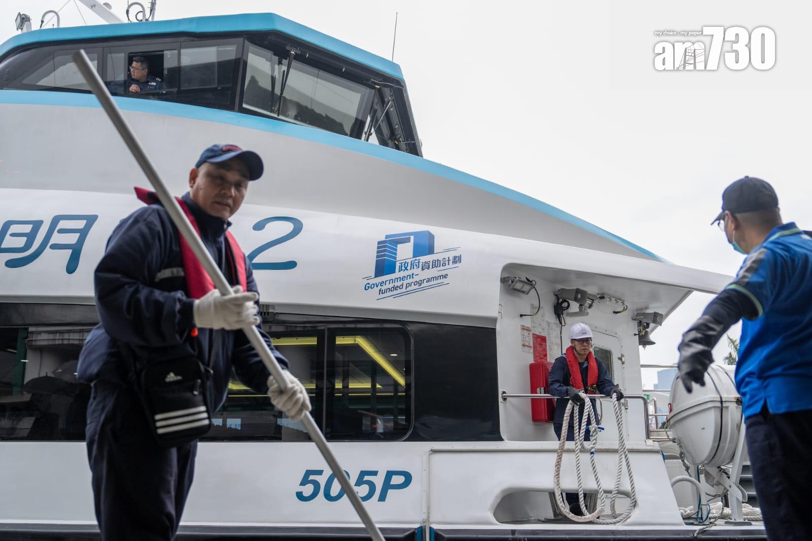 新渡輪旗下兩艘新船均能乘載約500名乘客，同時有母嬰專用座、額外通風設施的寵物區、更多輪椅座位和行李架等人性化設施；「新明珠2」使用碳纖維複合材料，具有耐腐蝕、抗疲勞等優勢。(林靄怡攝) 