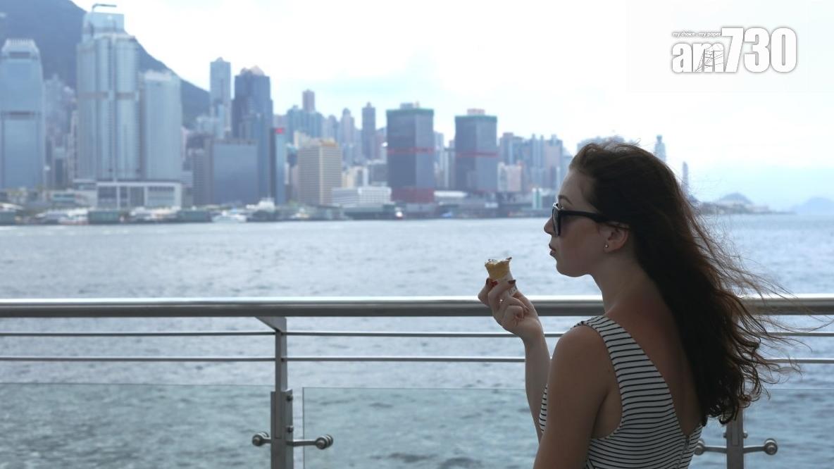 天文台預料本港在未來一兩小時可能受冰雹影響，雷暴警告現正生效。(資料圖片)