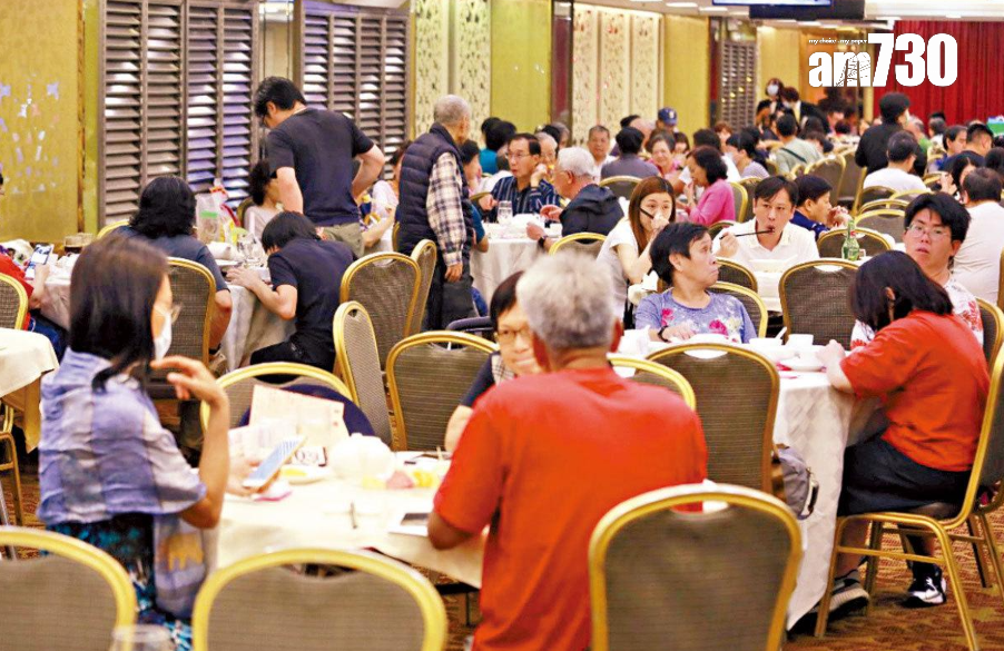 有酒樓和花店表示，受港人北上和外遊消費影響，對於今年母親節的生意不太樂觀(資料圖片)