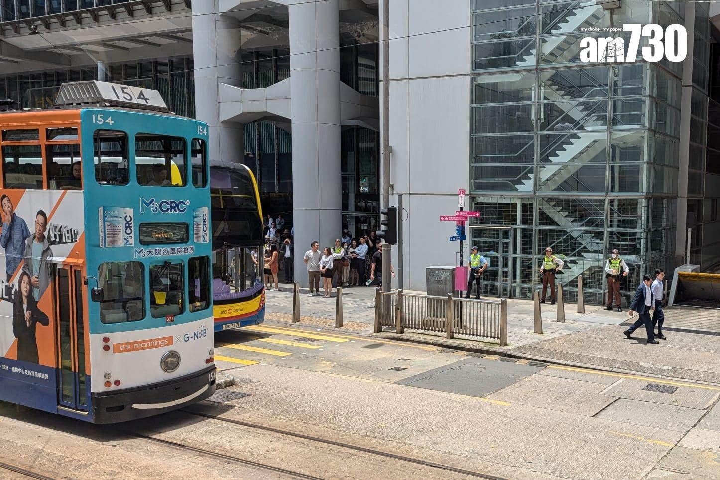 中環滙豐總行外又捉亂過馬路　小心收2000蚊牛肉乾