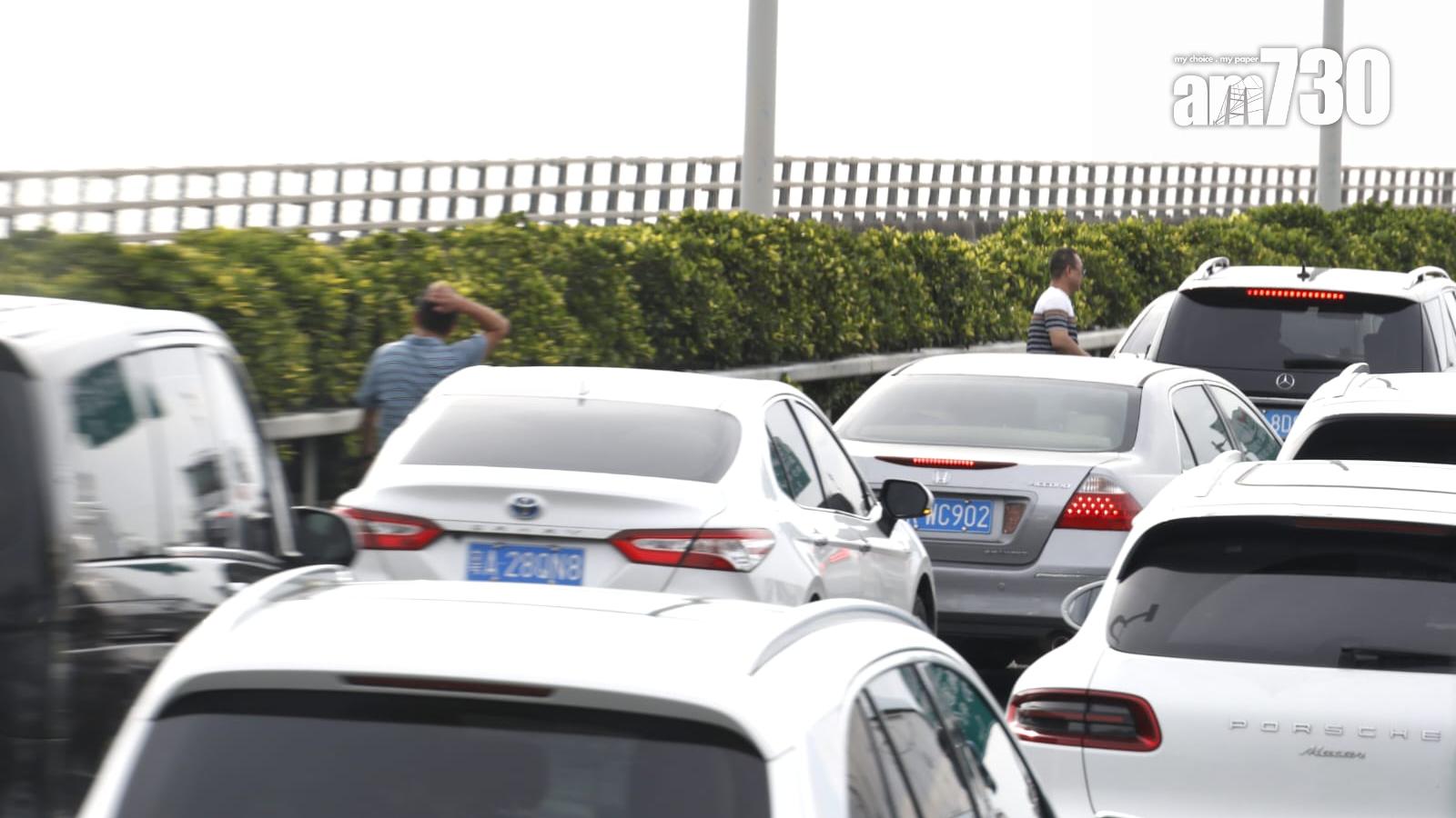 深中通道首日開通勁塞車