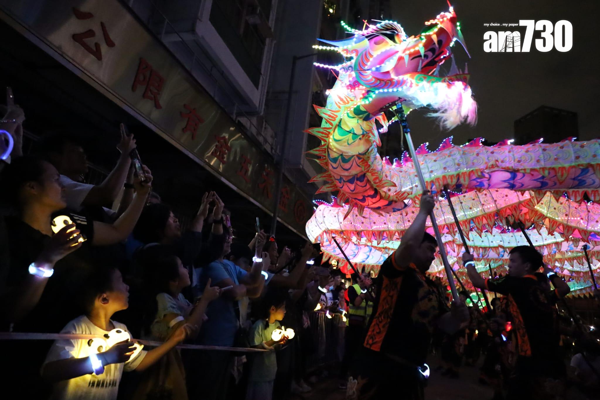 大角咀廟會盛大舉行 500呎夜光龍壓軸登場 (鍾式明攝)