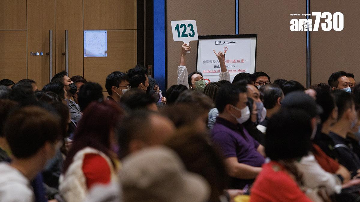 普通車牌拍賣將改在網上舉行，特殊和自訂車牌等會沿用現場舉牌競投方式。(資料圖片／蘇文傑攝)