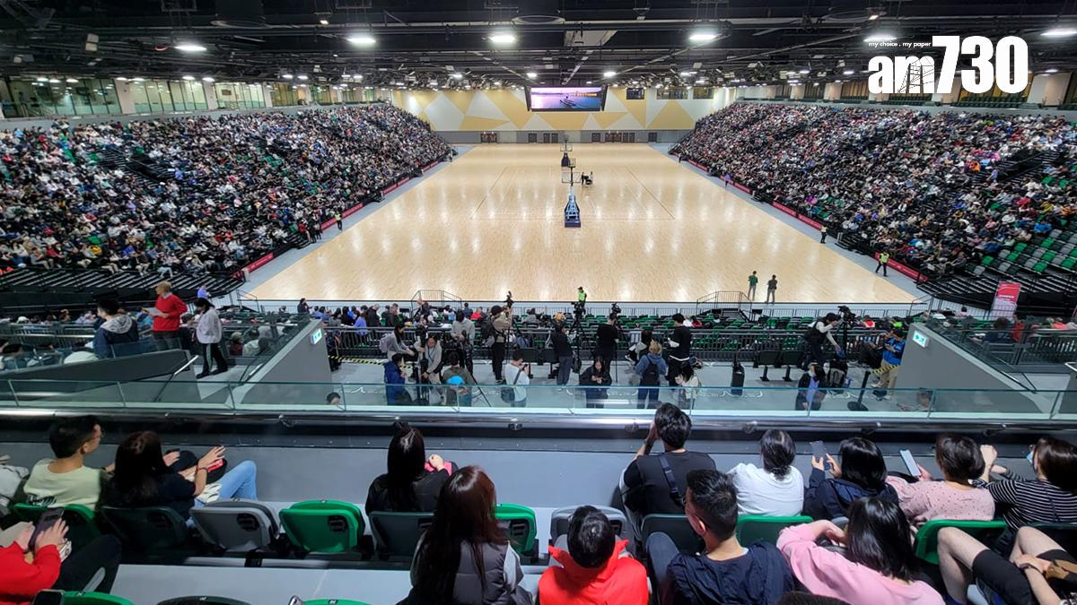 啟德體藝館有7,000人入場扮演觀眾。(林俊源攝)