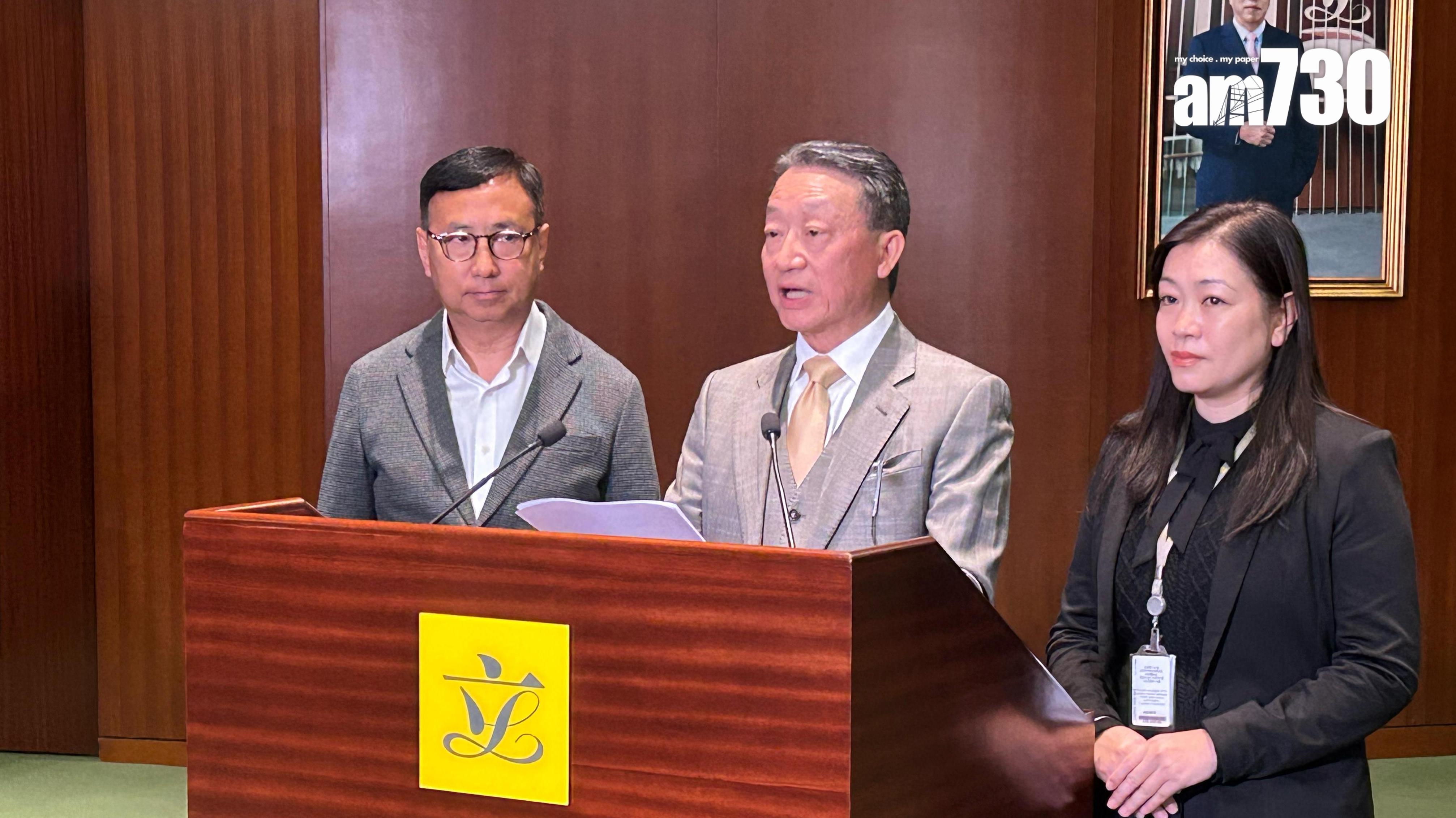 林新強（左二）不滿政府拖延子女法律程序草案立法，罔顧兒童權益（陳芷晴攝）