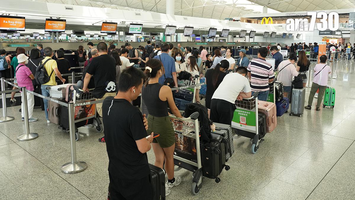 在二號客運大樓重建期間，旅客必須經一號客運大樓離境。(資料圖片)