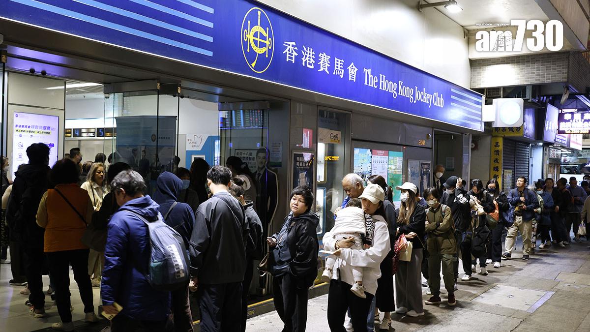 六合彩每期攪珠都會吸引市民親身到投注站投注。(資料圖片／林俊源攝)