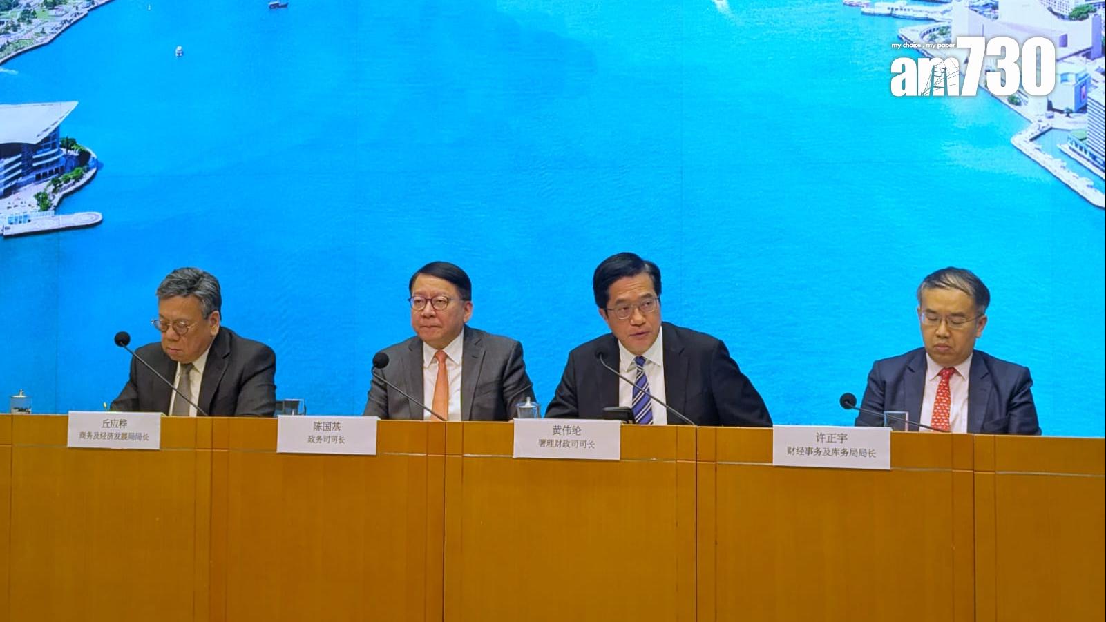 陳國基(左二)表示，關稅戰對本港而言有危亦有機；左一為丘應樺。(羅庸軒攝)