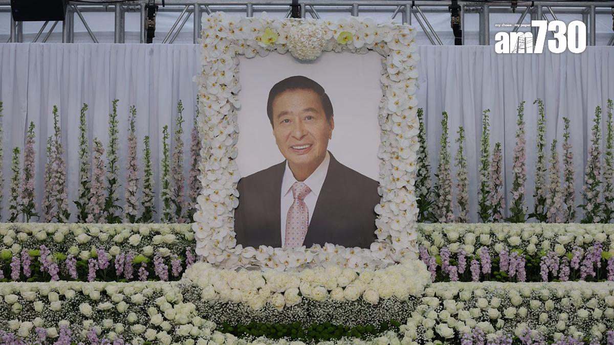 大型帳篷悼念區的正中央放有李兆基的遺照。(鍾式明攝)