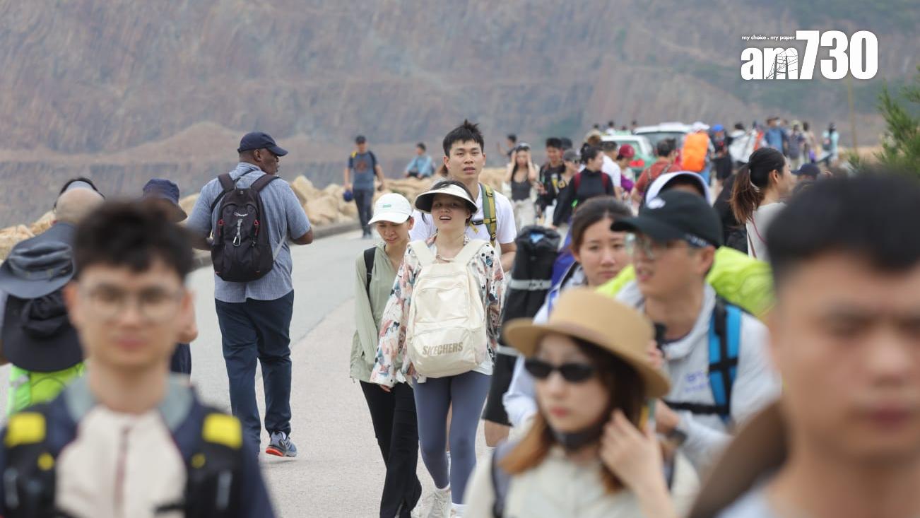 萬宜水庫東壩成為旅客深度遊的熱門地點。(吳康琦攝)
