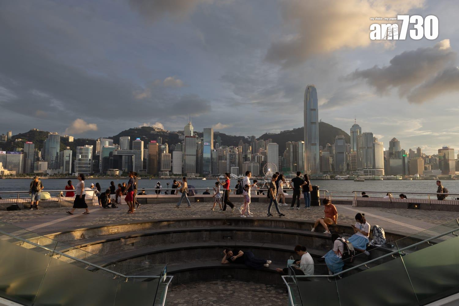 本港地區今日天氣預測，大致多雲，有幾陣驟雨，局部地區有雷暴。(蘇文傑攝)