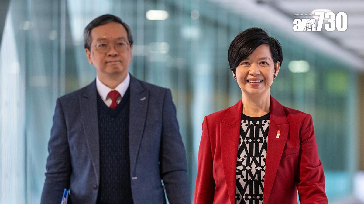 何永賢(右)明日啟程前往北京，離港期間由戴尚誠(左)署任房屋局局長。(資料圖片)