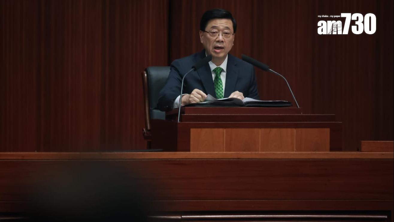 李家超表示研究修訂《教育條例》引入執業證書，以完善教師註冊機制。