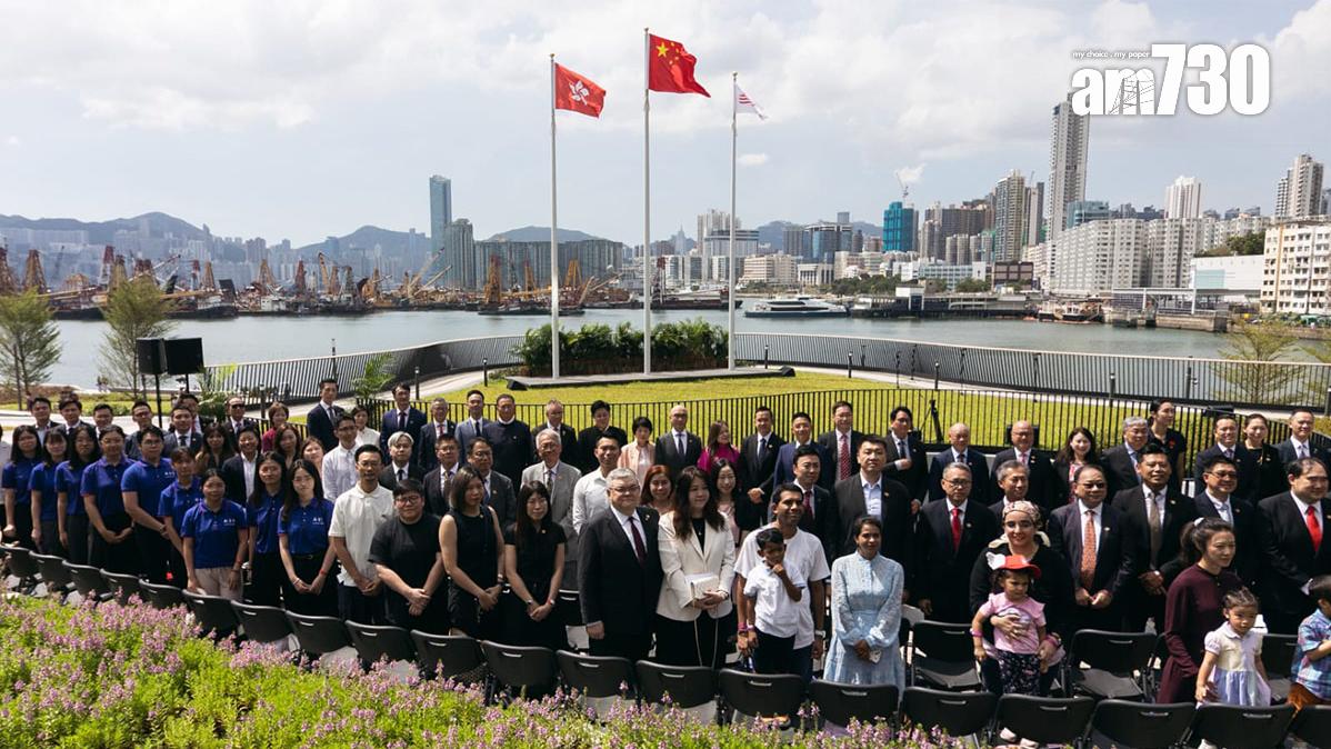 啟德體育園舉辦開幕後首個國慶升旗儀式。(周令知攝)