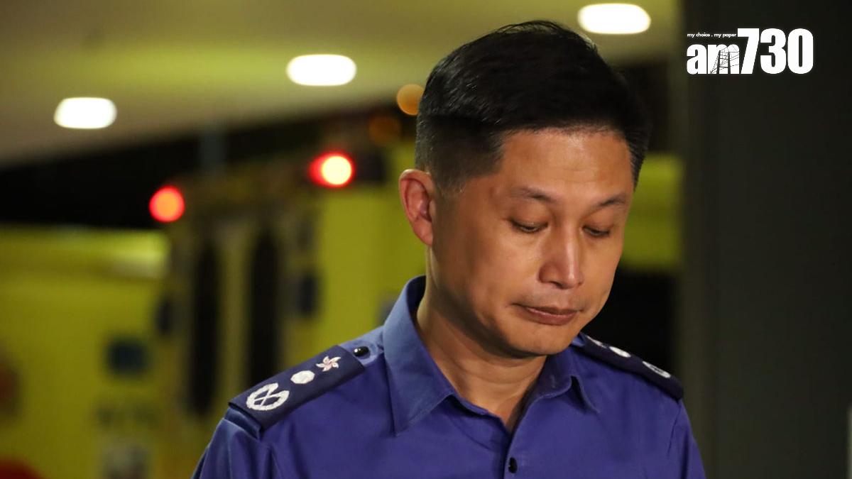 楊恩健代表消防處向殉職消防員家人致以最深切慰問。(鍾式明攝)