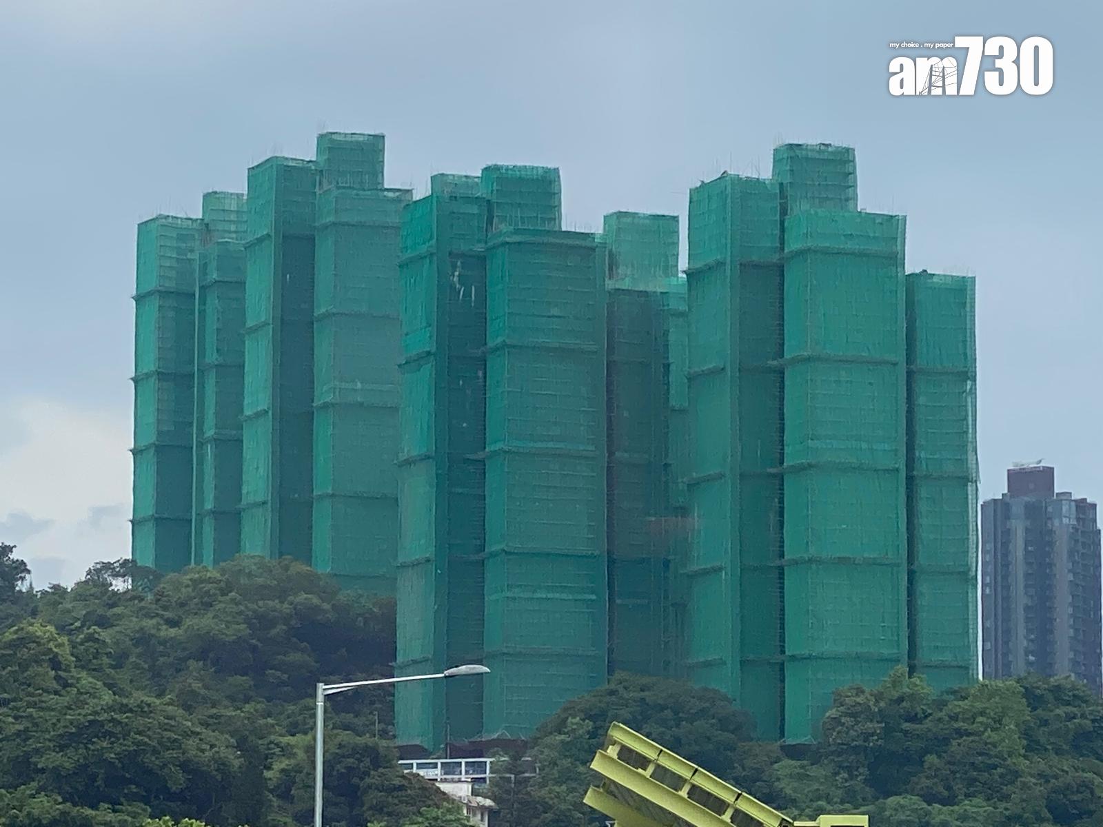 穗禾苑共有9座，每座有36層，前年起進行翻新大維修，造價逾3.88億，全部大廈均搭棚。(am730記者攝)