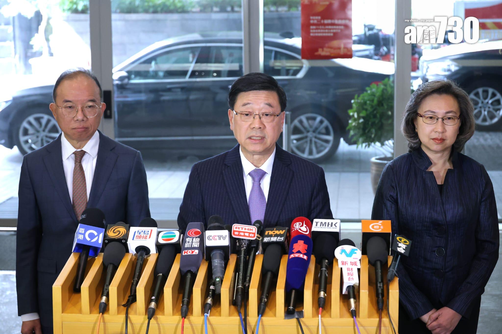 特區政府早上舉行首場四中全會精神宣講會，行政長官李家超見傳媒。(林俊源攝)