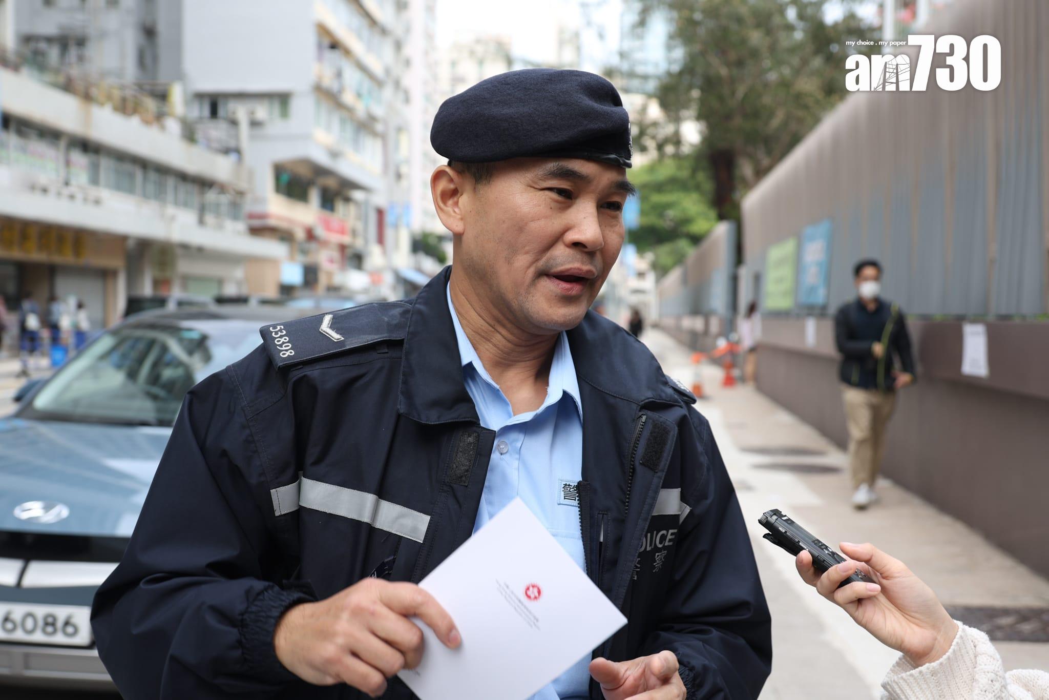 立法會選舉設有專屬投票站，供公務員、醫管局醫護人員及少數族裔人士投票。位於旺角的警察體育遊樂會，任職警隊、穿上警服的何先生接受訪問。(周令知攝)
