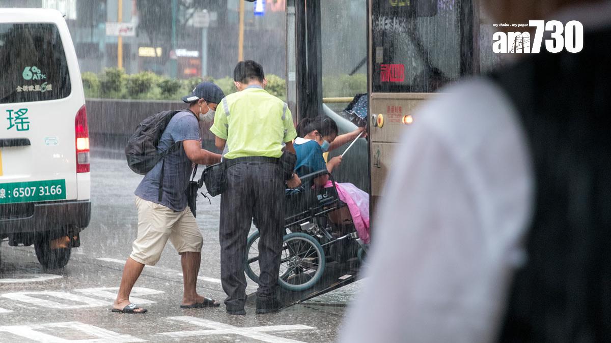 本港很多地方設有無障礙設施，特別是公共交通工具。(資料圖片)