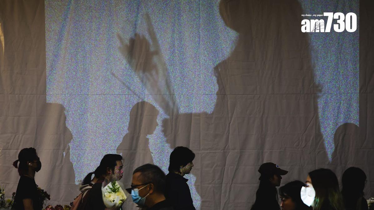 九龍殯儀館第三日開放供市民悼念大埔宏福苑五級火遇難者。(吳康琦攝)